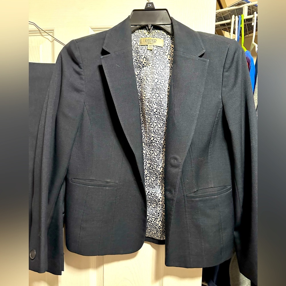 Kasper Navy blue pants suit size 10P